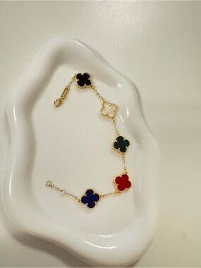 Multi-Color Clover Station Gold Bracelet. 
non-tarnish 18k gold plated.
